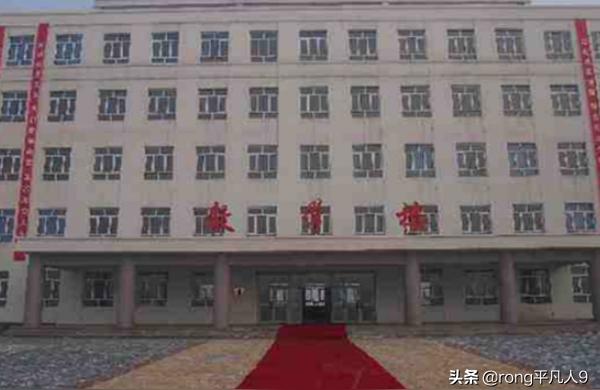 新疆職業(yè)大學(xué)官網(wǎng)-新疆教育學(xué)院和烏魯木齊職業(yè)大學(xué)相比較