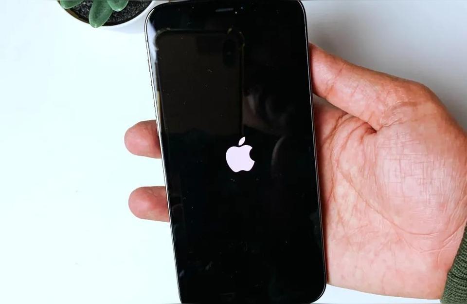 iphone開機白iphone怎么回事-iphone開機白屏是否是因為沒電引起