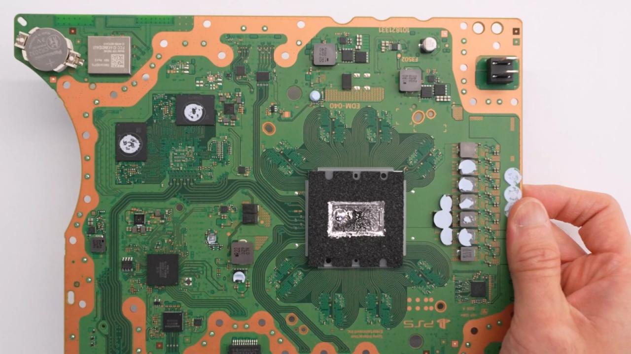 PS5 Slim首個拆解視頻 溫度、能耗比舊款都更高