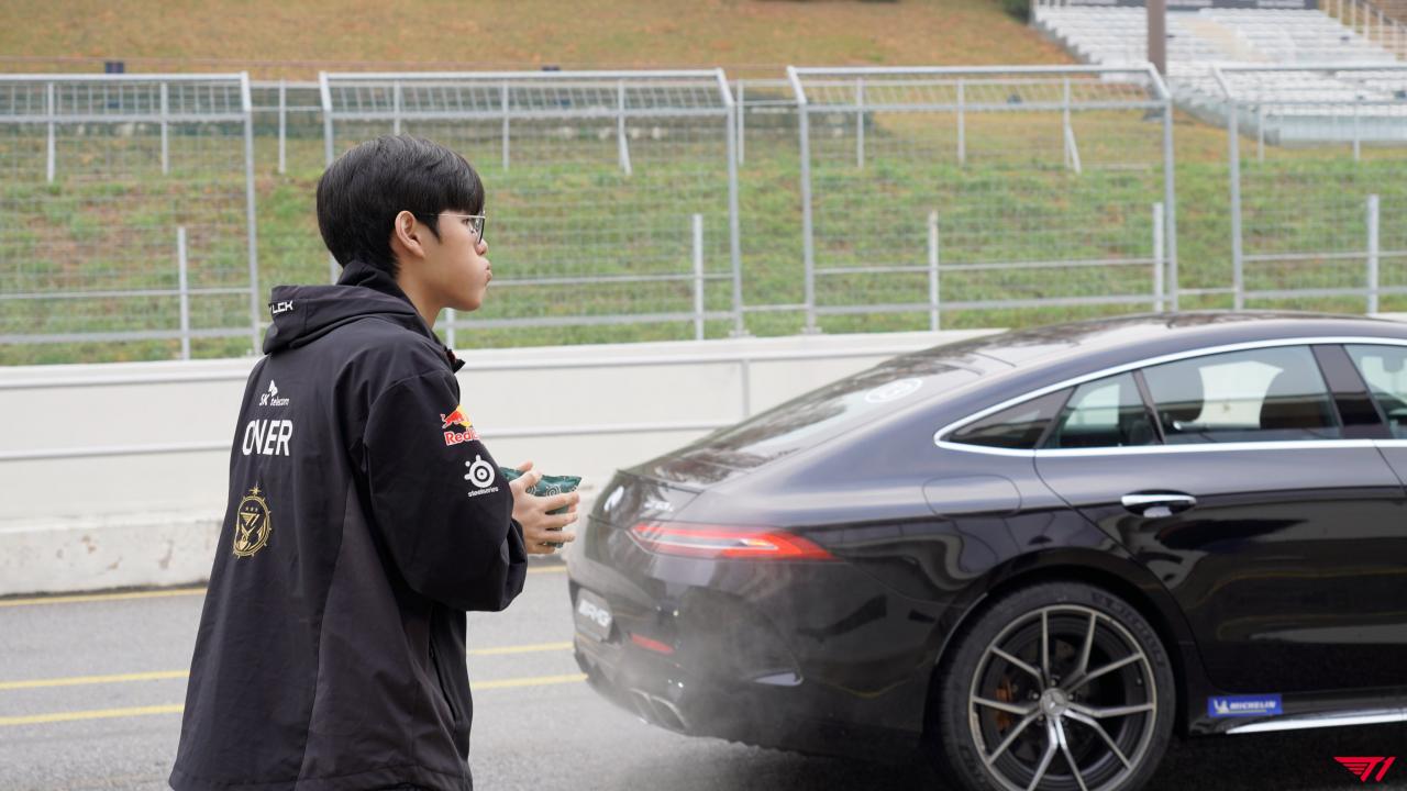 T1分享冠軍中野活動返圖：開奔馳的Faker