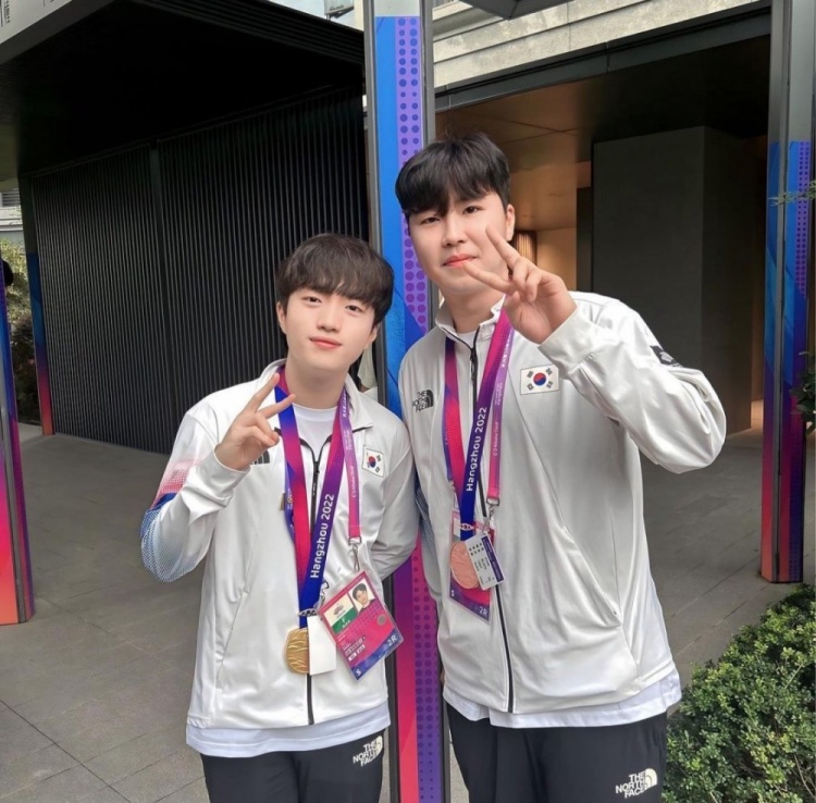 韓國擊劍選手孫泰珍在Ins上分享與Faker的合照